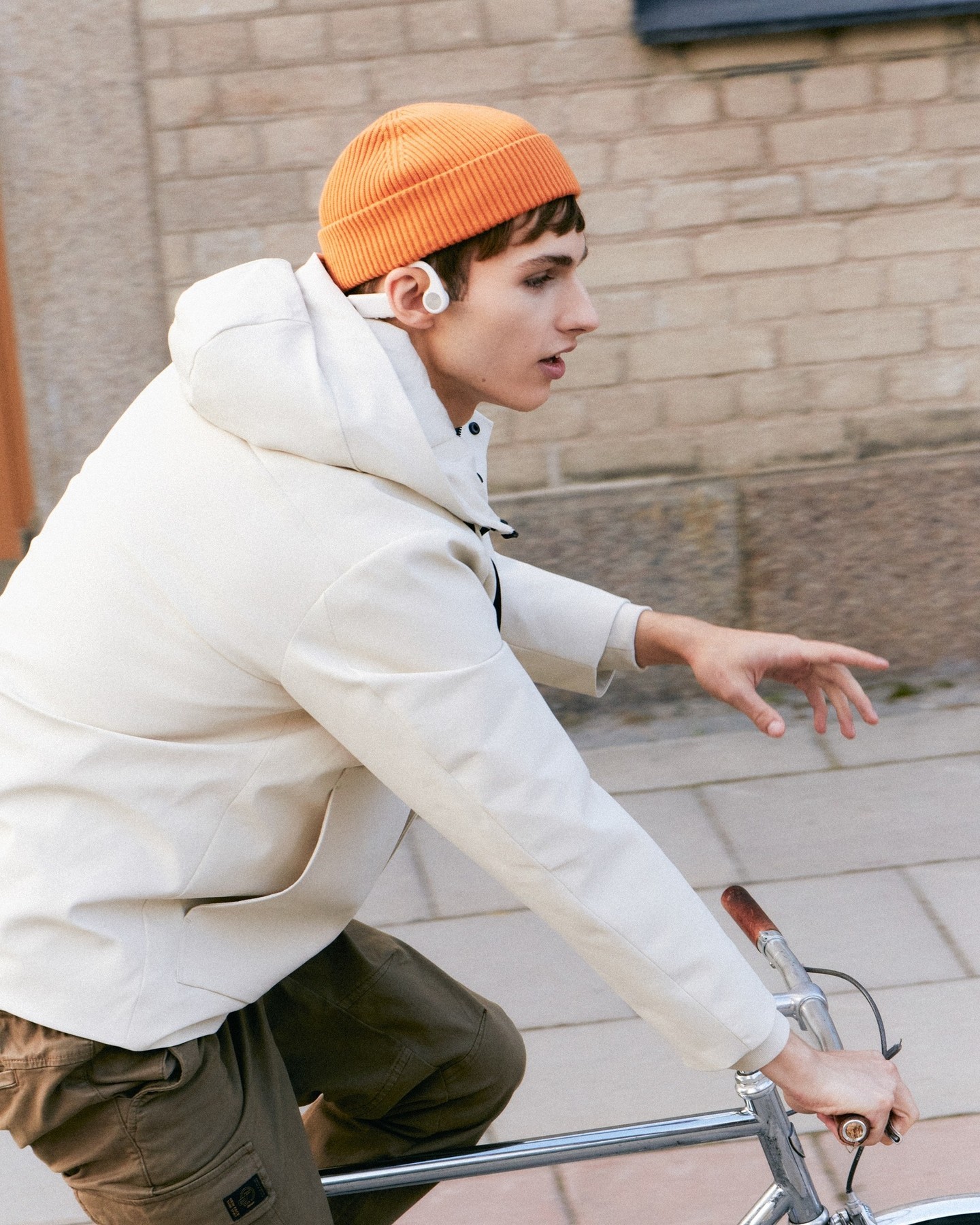 Gear up for adventure and hit the road with the Sudio B2 Bone Conduction Headphones.⁠⁠#sudio #shapingsound #journey #B2White #B2Black