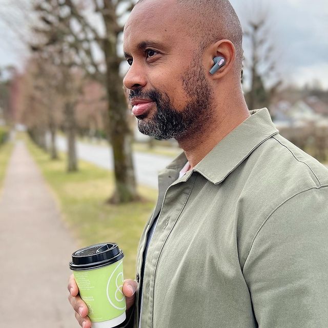 Make your stride more stylish with Sudio E2 electric grey! Rock these and own the street ⚡️⁠
⁠
@pilotruilopes #sudio #shapinfsound #healthylifestyle #e2-electricgrey