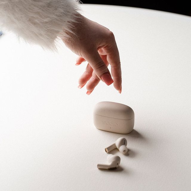 Free yourself from carrying around one more cable. Wireless earbuds, wireless charging. Easy as that.⁠⁠#sudio #designingsound #wireless #E2Sand #T2Jade #T2Sand