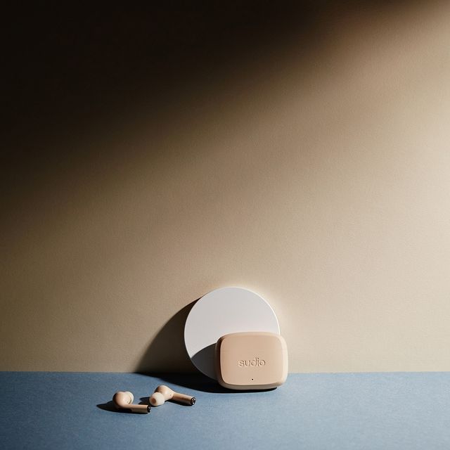 Make your summer even more at ease with wireless charging. Get a free wireless charging dock with your E2 or N2 Pro purchase. ⁠⁠#sudio #designingsound #wirelesscharging #N2ProSand #N2ProSteelBlue #N2ProBlack