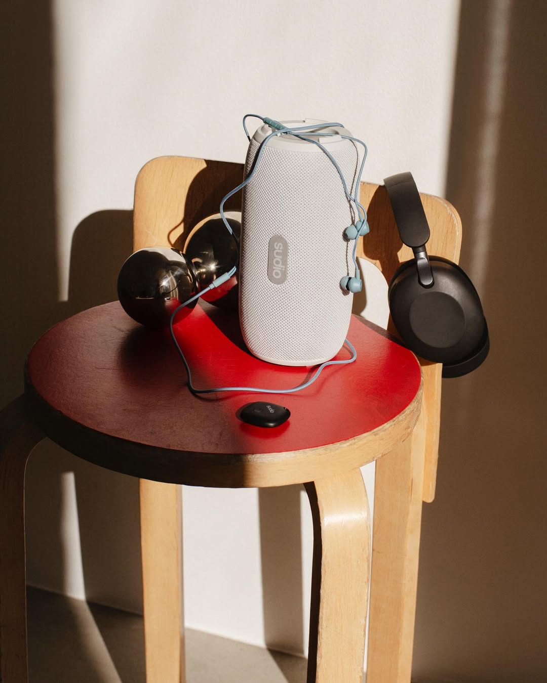 MEET THE POWER COUPLE: the Crowd Pleasing F5 Pro Speaker + the Hybrid Noise Cancelling K2 Pro Headphones ????????????????‍❤️‍????‍????????????????????#sudio #shapingsound #F5ProWhite #K2ProBlack #powercouple #couplegoals❤️