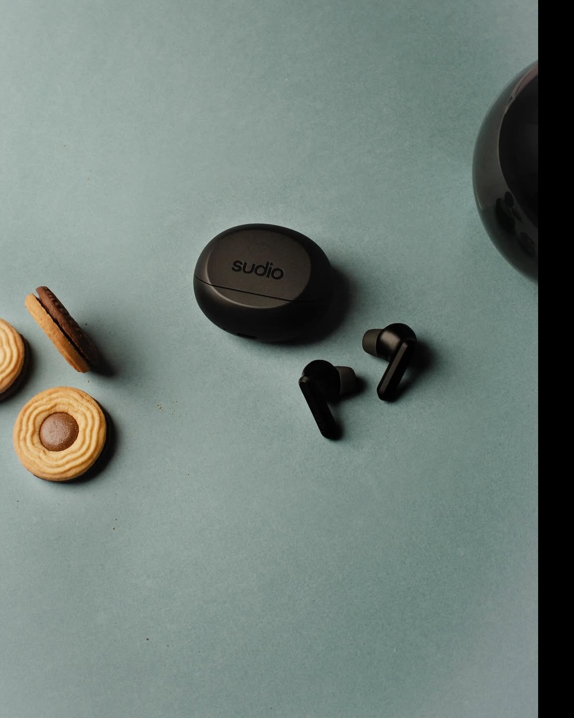 Just a little reminder ????Valentine’s shopping isn’t over yet.Buy 2 or more products and get 20% OFF on sudio.comUse code LOVEBIRDS20Good sound, shared moments, and another reason to treat yourselves ????????#sudio #shapingsound #Vday #ShareTheSound #A3ProBlack