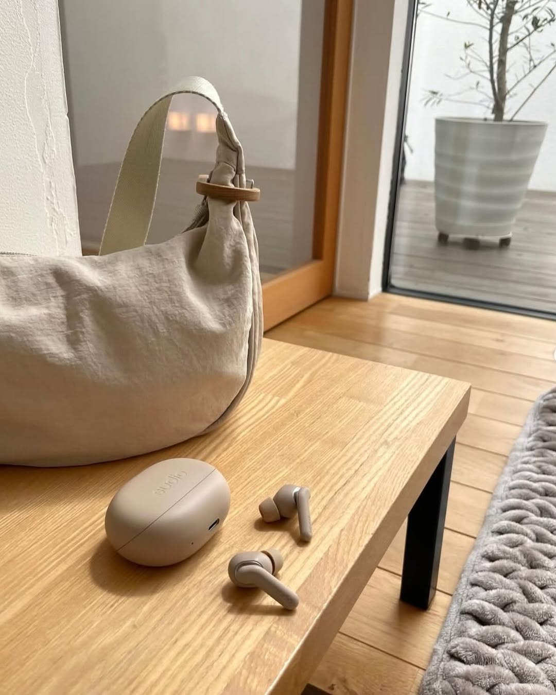 Spring energy ????1 and 3 / E4 Pro Earbuds in Latte2, 6, 7 / K2 Pro Headphones in Dark Chocolate4 / E4 Pro in Cloud White5 / F5 Pro Speaker in WhiteAll available on sudio.com#sudio #shapingsound #springstyle