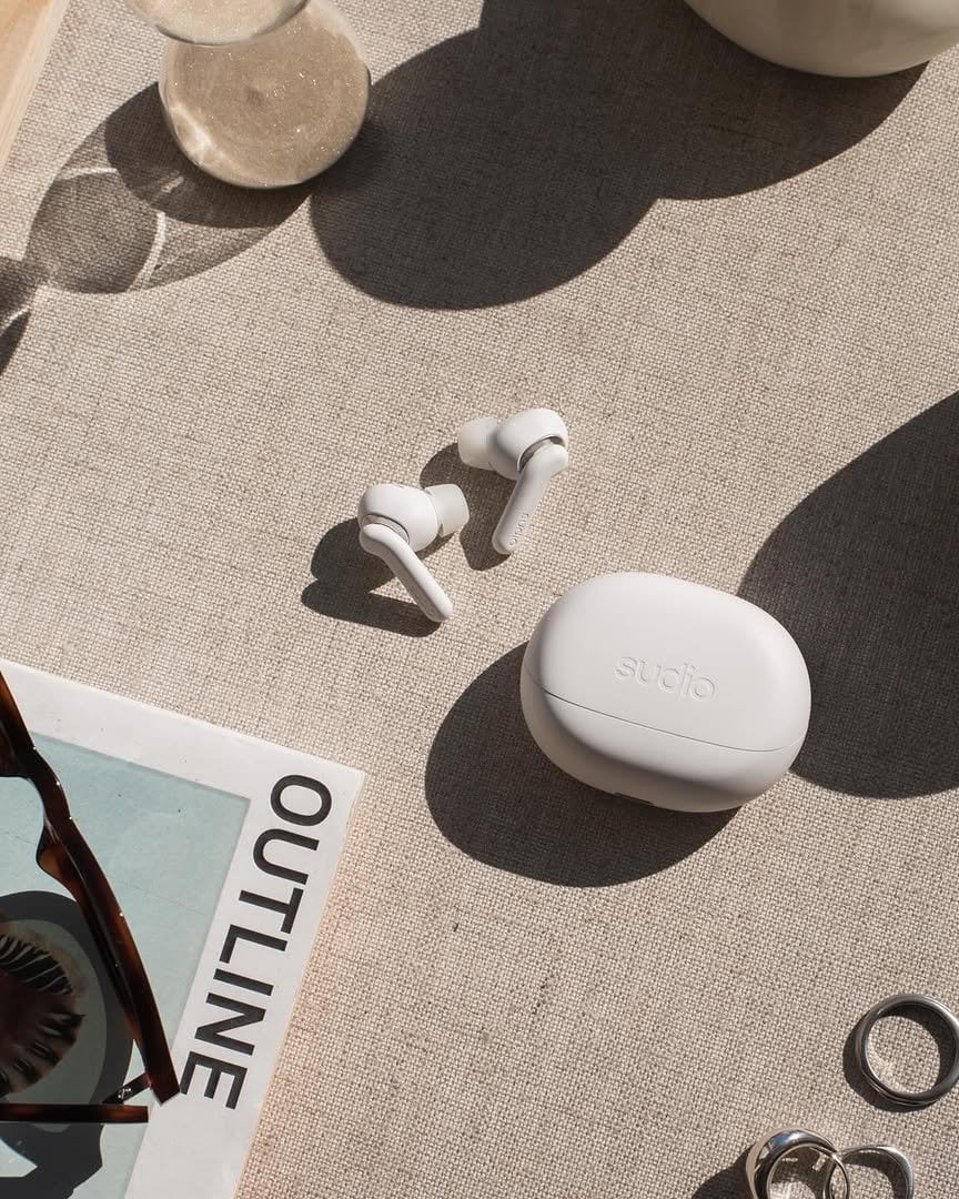 stay fresh with the e4 pro:- wireless earbuds with hybrid noise cancellation- long playtime of up to 30hrs- high-def listening experience- wind-noise reduction mics to cut ambient sounds- convenient, wireless and usb-charging- connect multiple devices (ex. phone + laptop)#sudio #shapingsound #E4ProWhite #summerinthecity