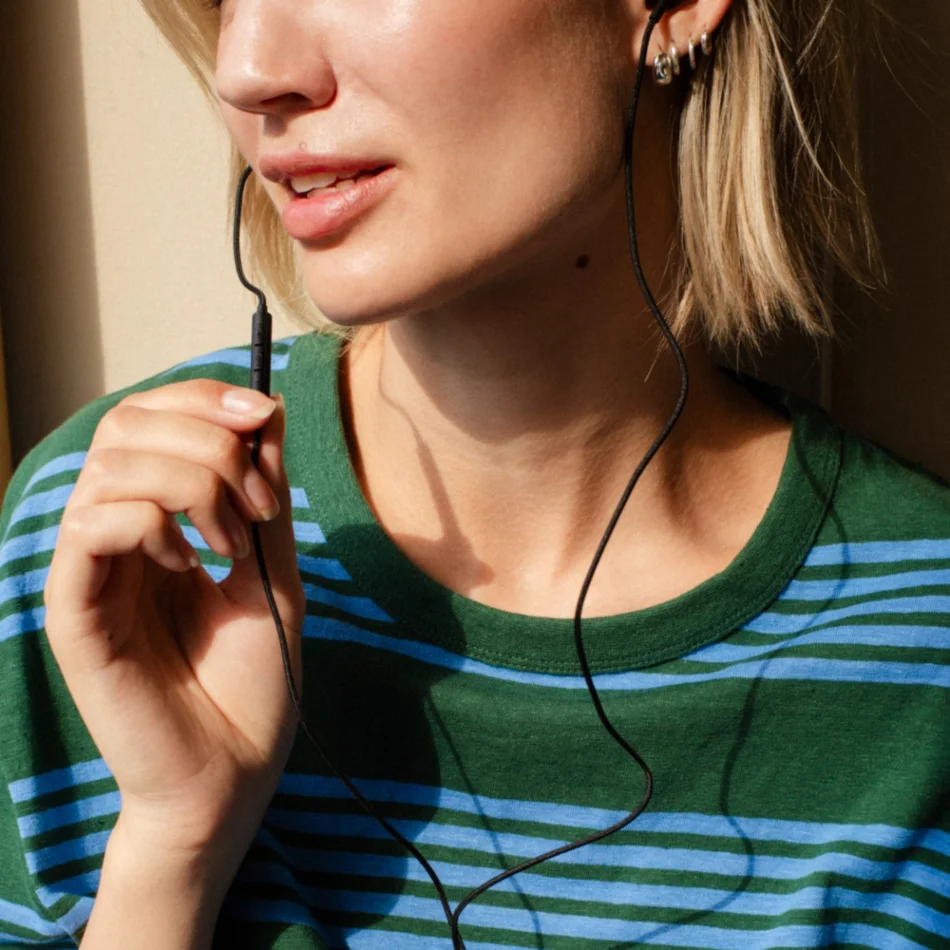 Sudio V3 Dusty Black - The Essential Wired Earbuds