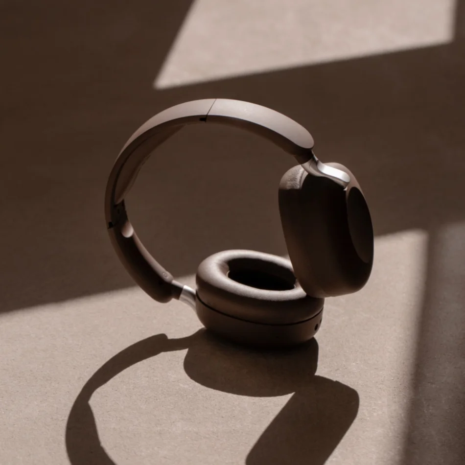 美品 Sudio K2 Pro ワイヤレスヘッドホンブラウン Sudio、ANCワイヤレスヘッドホン「K2 Pro」に新色ショコラブラウン