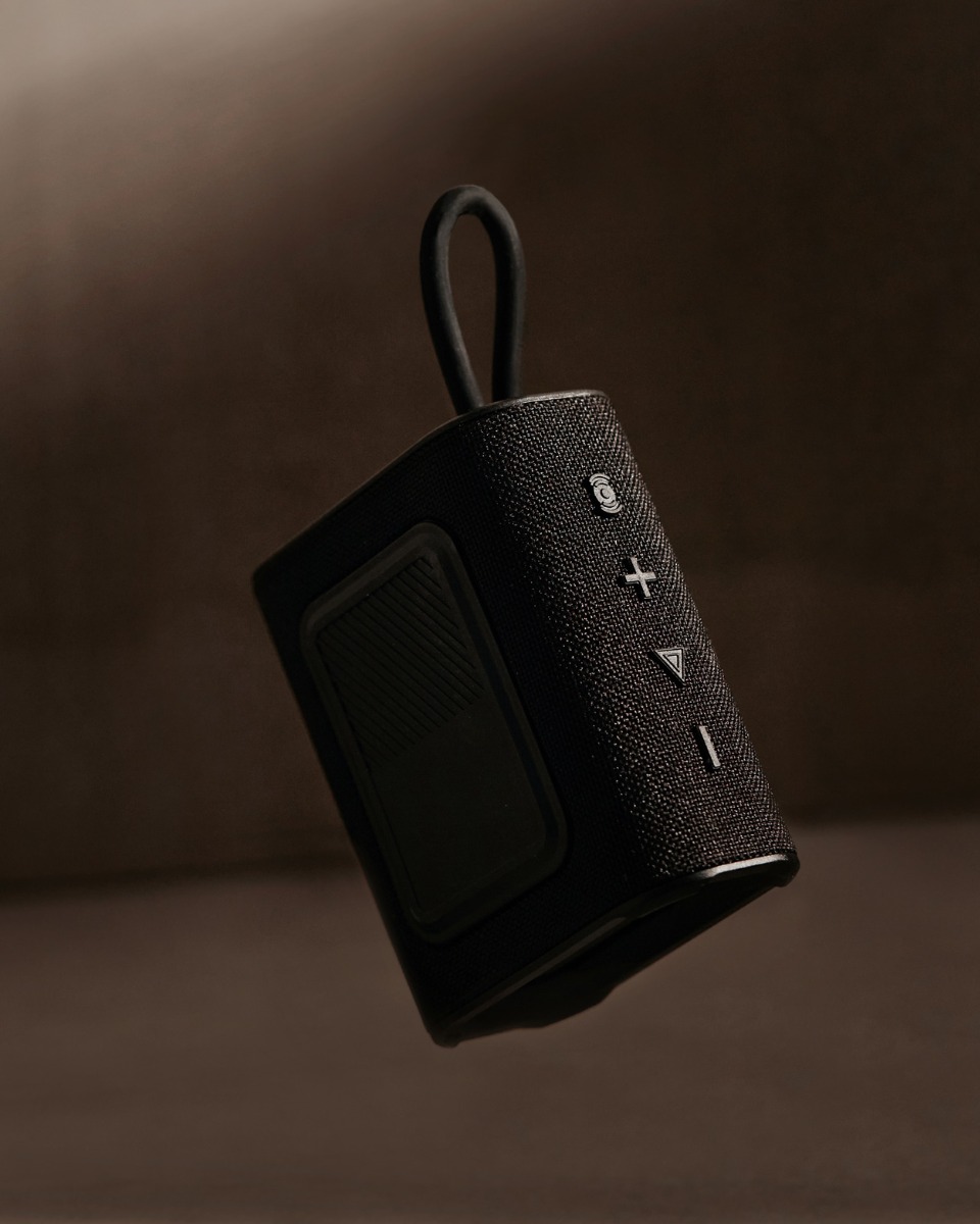 sudio TRE BLACK イヤフォン【箱・付属品すべてそろっています】 Sudio S3 - The Speaker On-the-Go